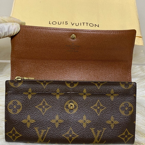 Louis Vuitton Handbags - Portefeiulle Sarah Long Bifold Wallet With duster